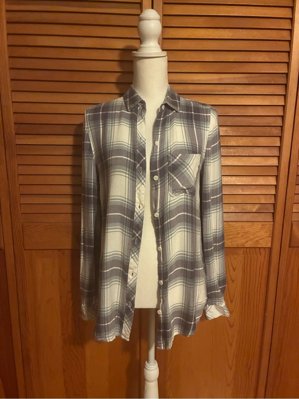 beachlunchlounge Gray, White and Blue Plaid Button-Up Shirt